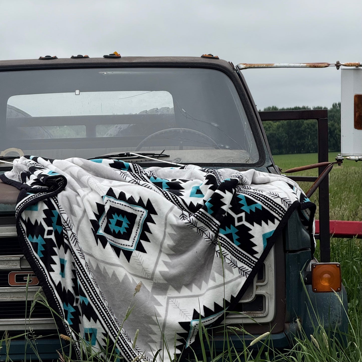 Western White Polar Fleece Blanket